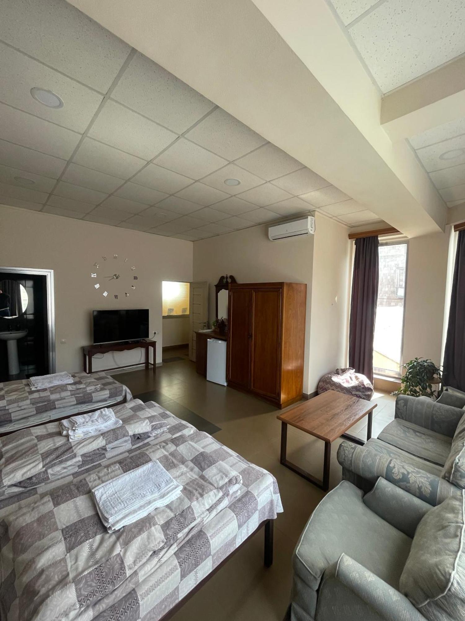 Downtown B&B Vanadzor Bagian luar foto