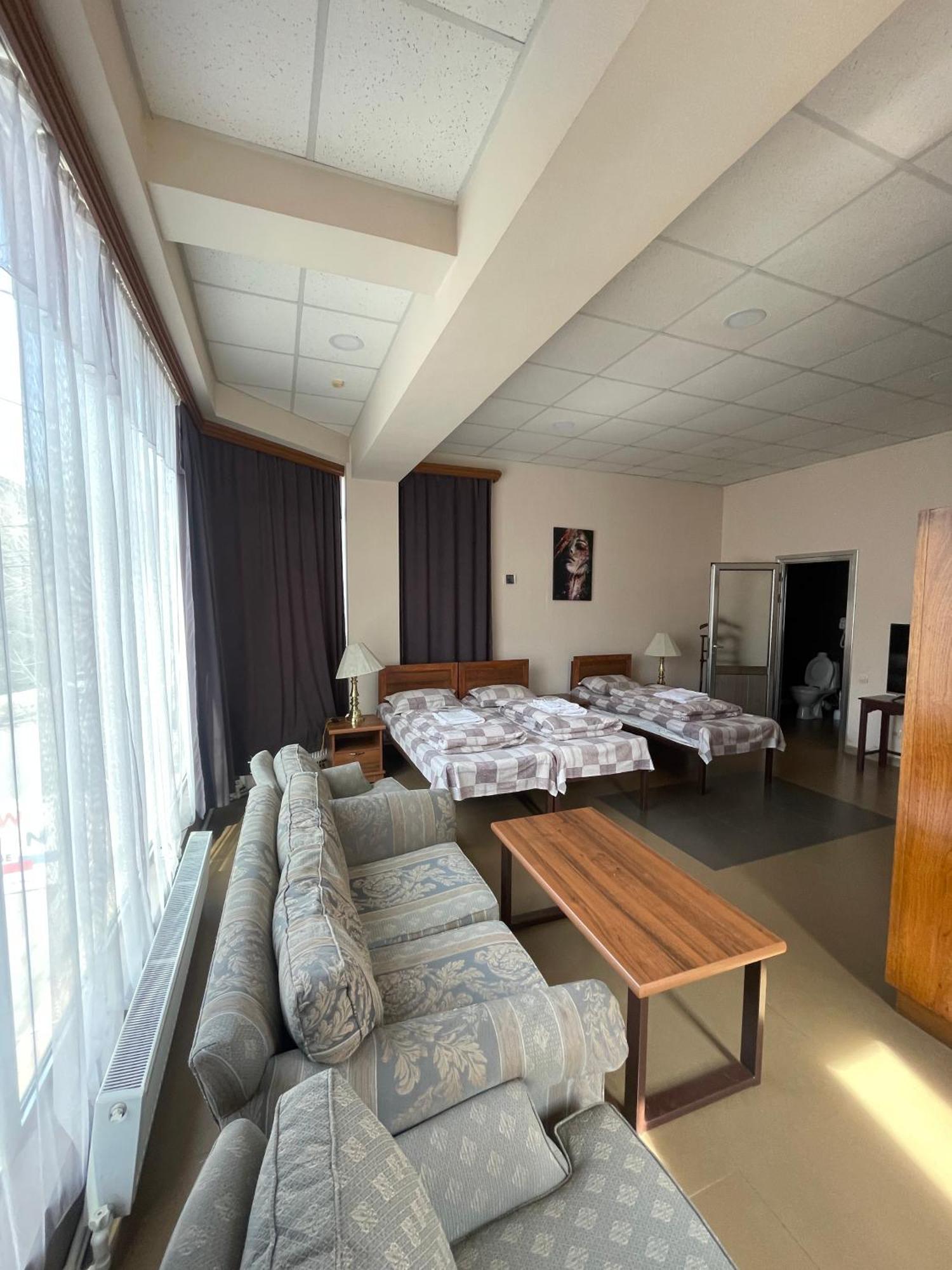 Downtown B&B Vanadzor Bagian luar foto