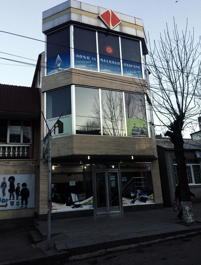 Downtown B&B Vanadzor Bagian luar foto