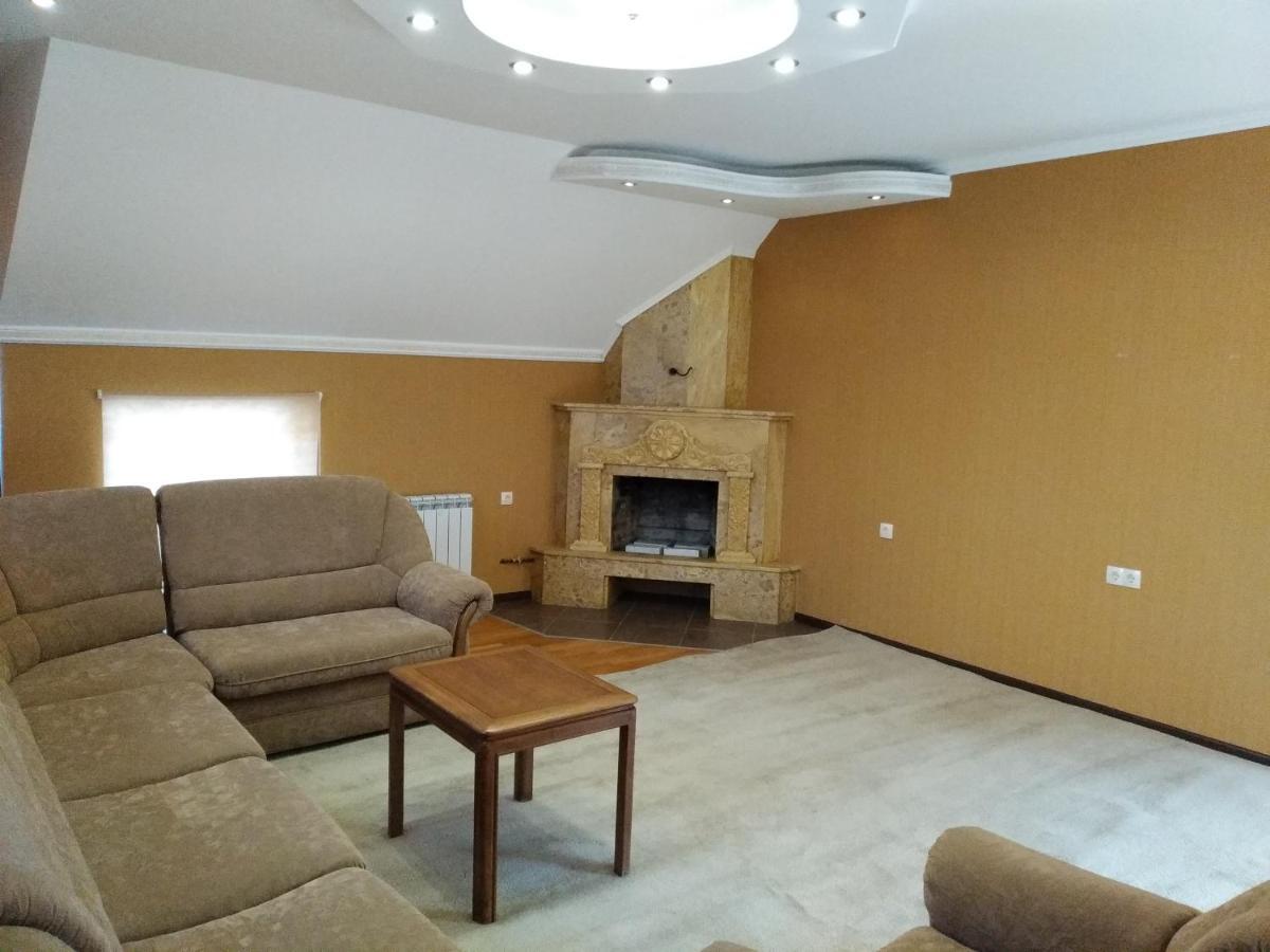 Downtown B&B Vanadzor Bagian luar foto