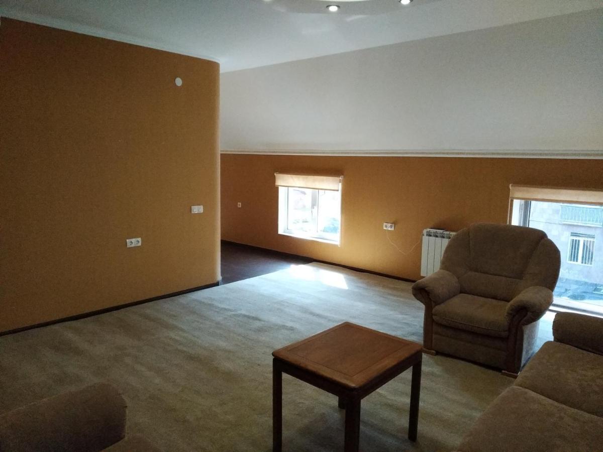 Downtown B&B Vanadzor Bagian luar foto
